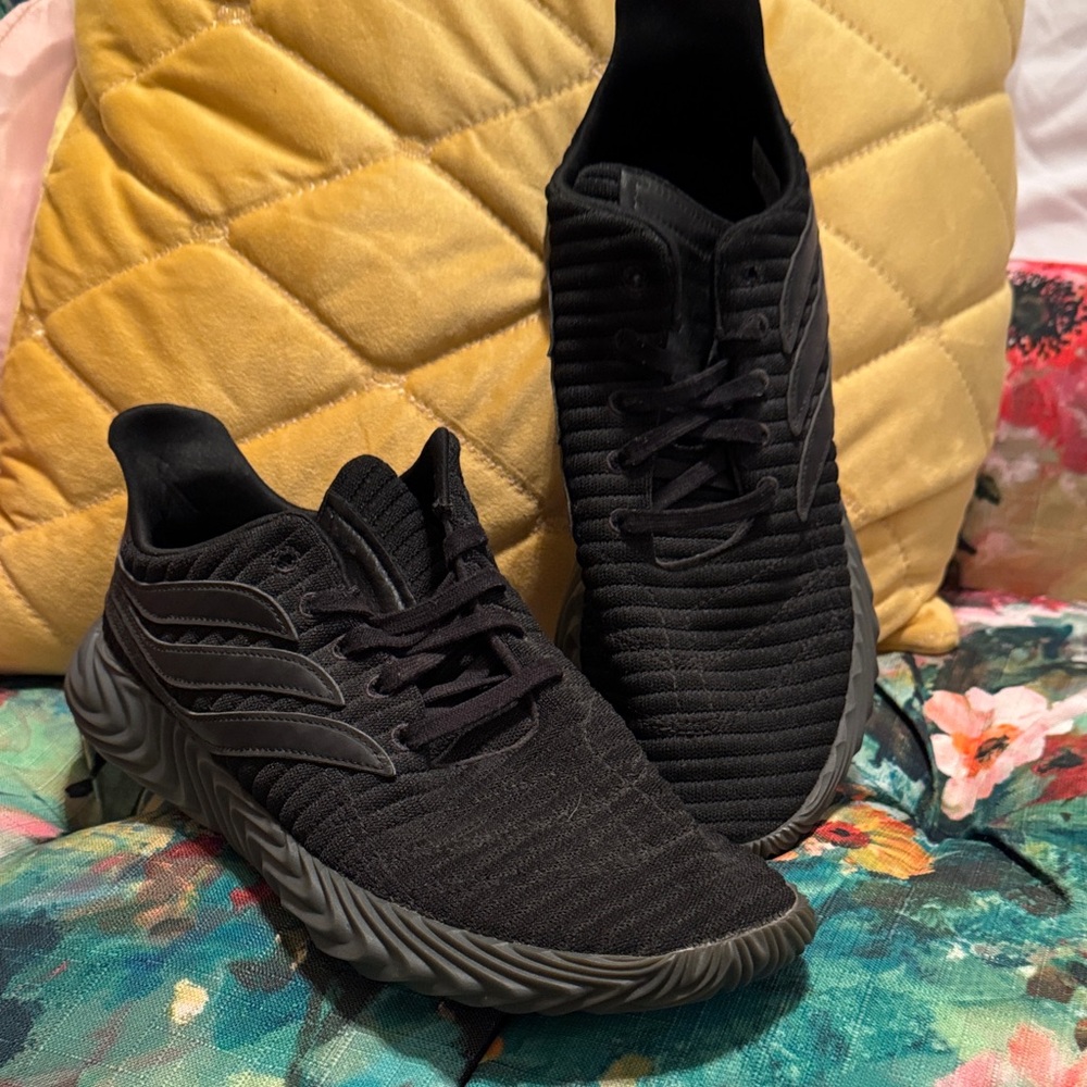 Stylish Black Men's Athletic Shoes